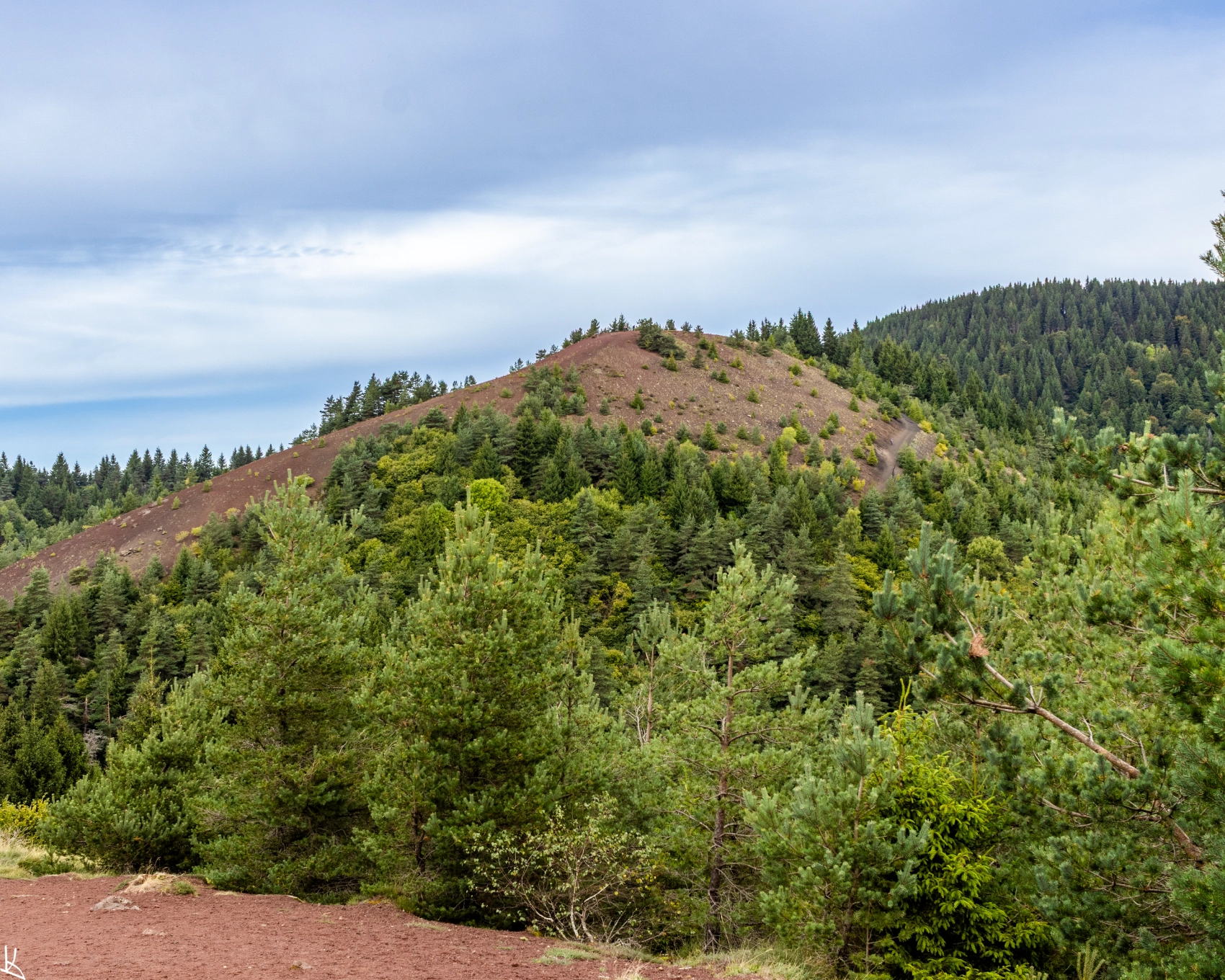 Puy de la Vache - vue sur le Puy de Lassolas